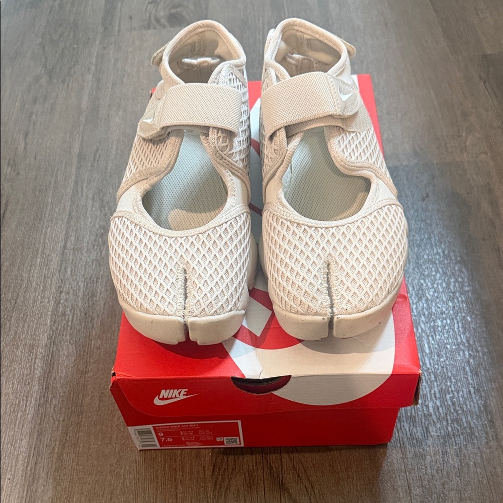 Nike Air Rift Tabi Sandals